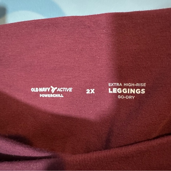 Old Navy Extra High-Waisted PowerChill Crossover 7/8 Length Leggings in Red - Picture 7 of 8